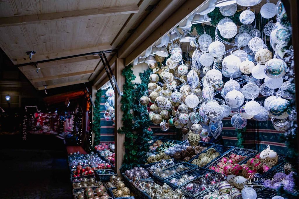 Weihnachtsmarkt Schloss Schönbrunn Wien, Österreich - Abendstimmung - Sehenswürdigkeiten