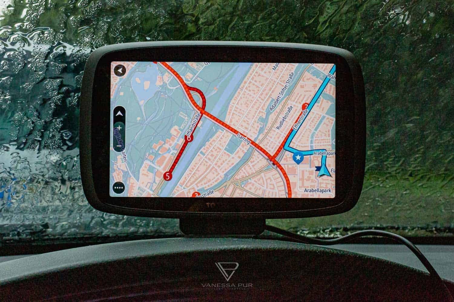 TomTom Go 6000 Test - inkl. TomTom Traffic Lifetime Navigation fürs Auto mit Saugnapf für die Scheibe