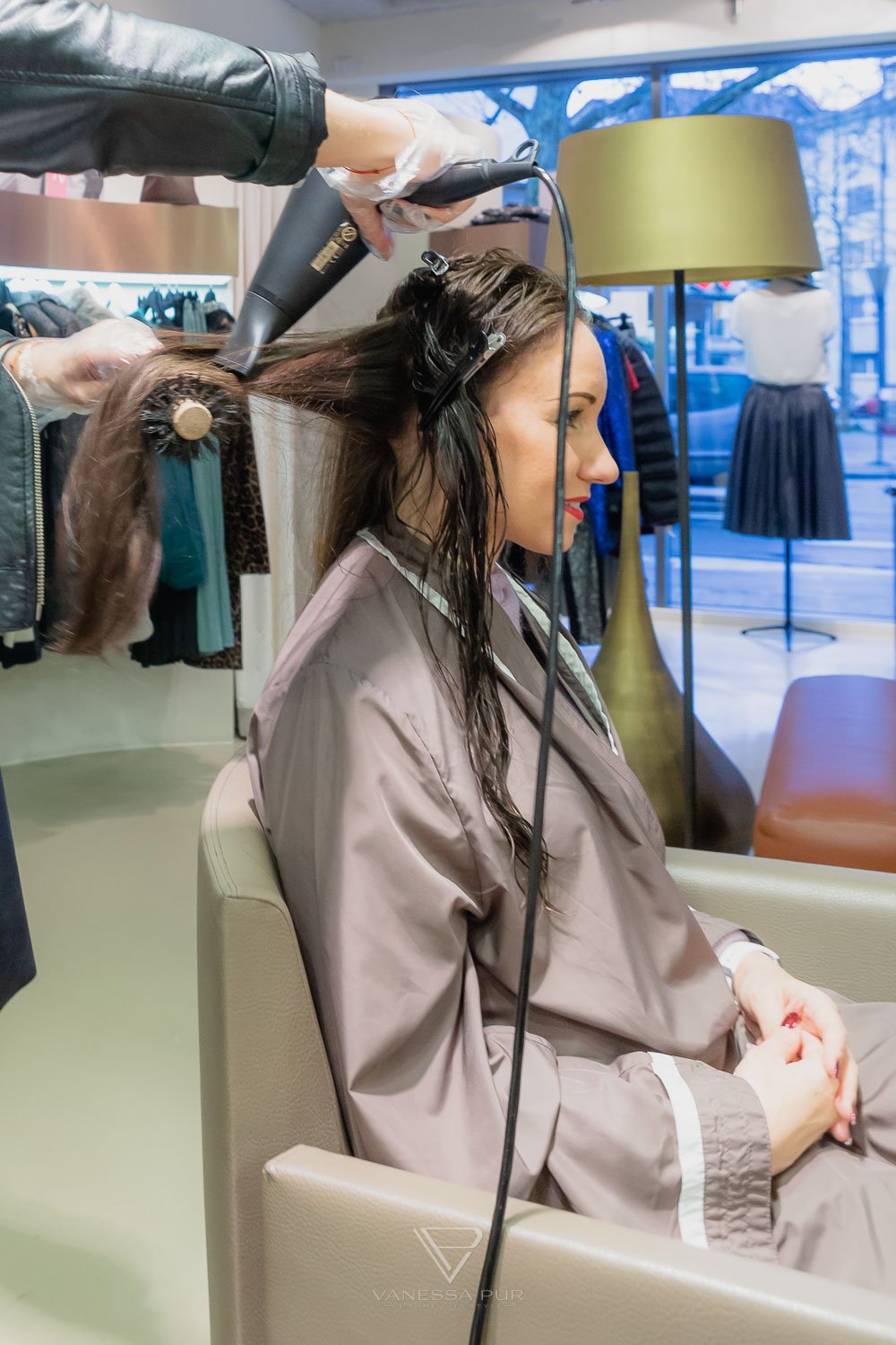 Keratin Glättung - glatte Haare mit Keratin Kur - Friseur Erfahrung