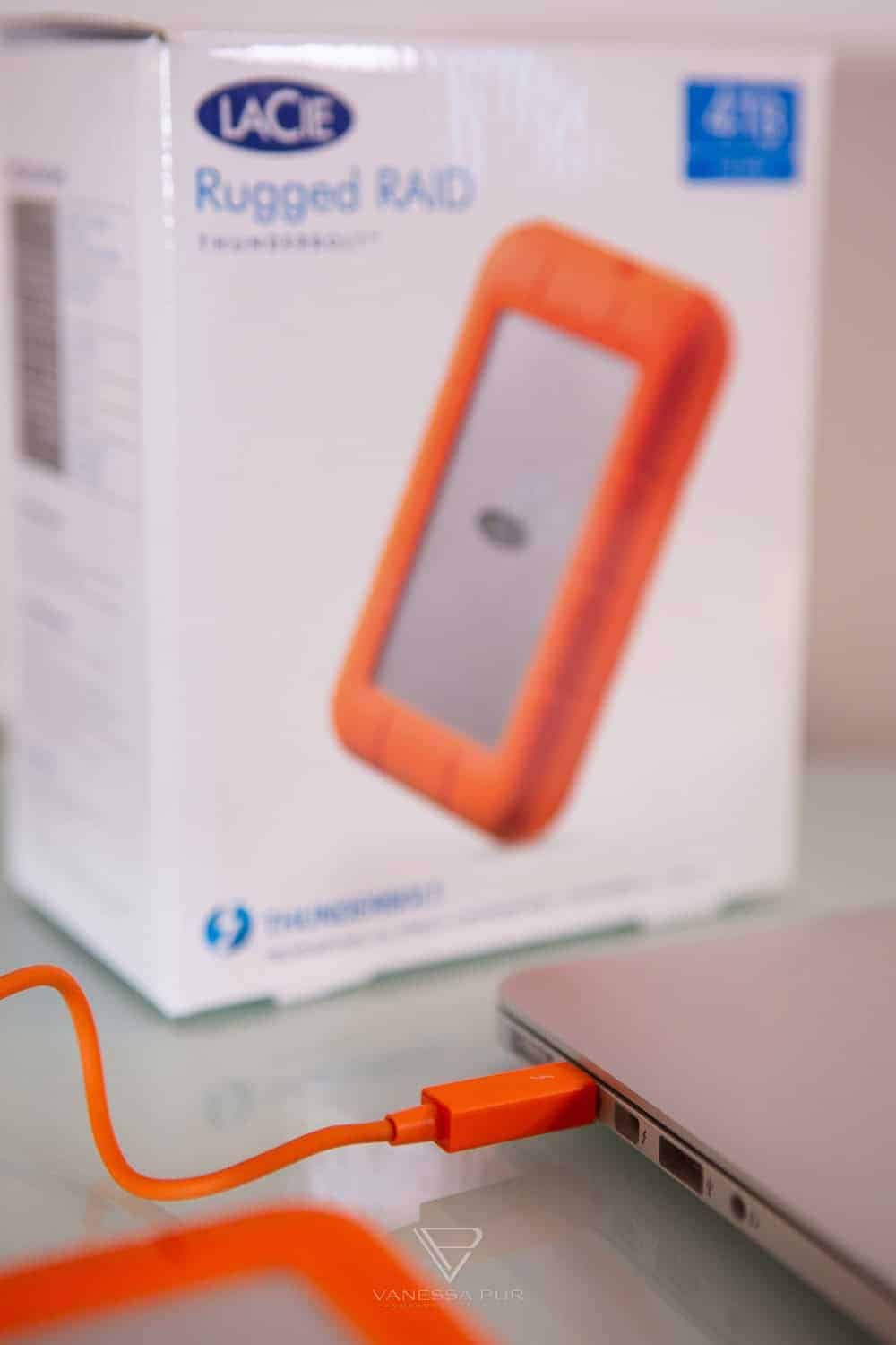 Beste externe Festplatte für YouTube und Videoschnitt - LaCie Rugged Raid 4TB im Test - Beste Festplatte extern für YouTube - Womit Videos speichern bei Videos - Thunderbolt Festplatte LACIE Raid 4TB im Test - Geschwindigkeit Thunderbolt USB3 im Vergleich - Vorteile für YouTuber