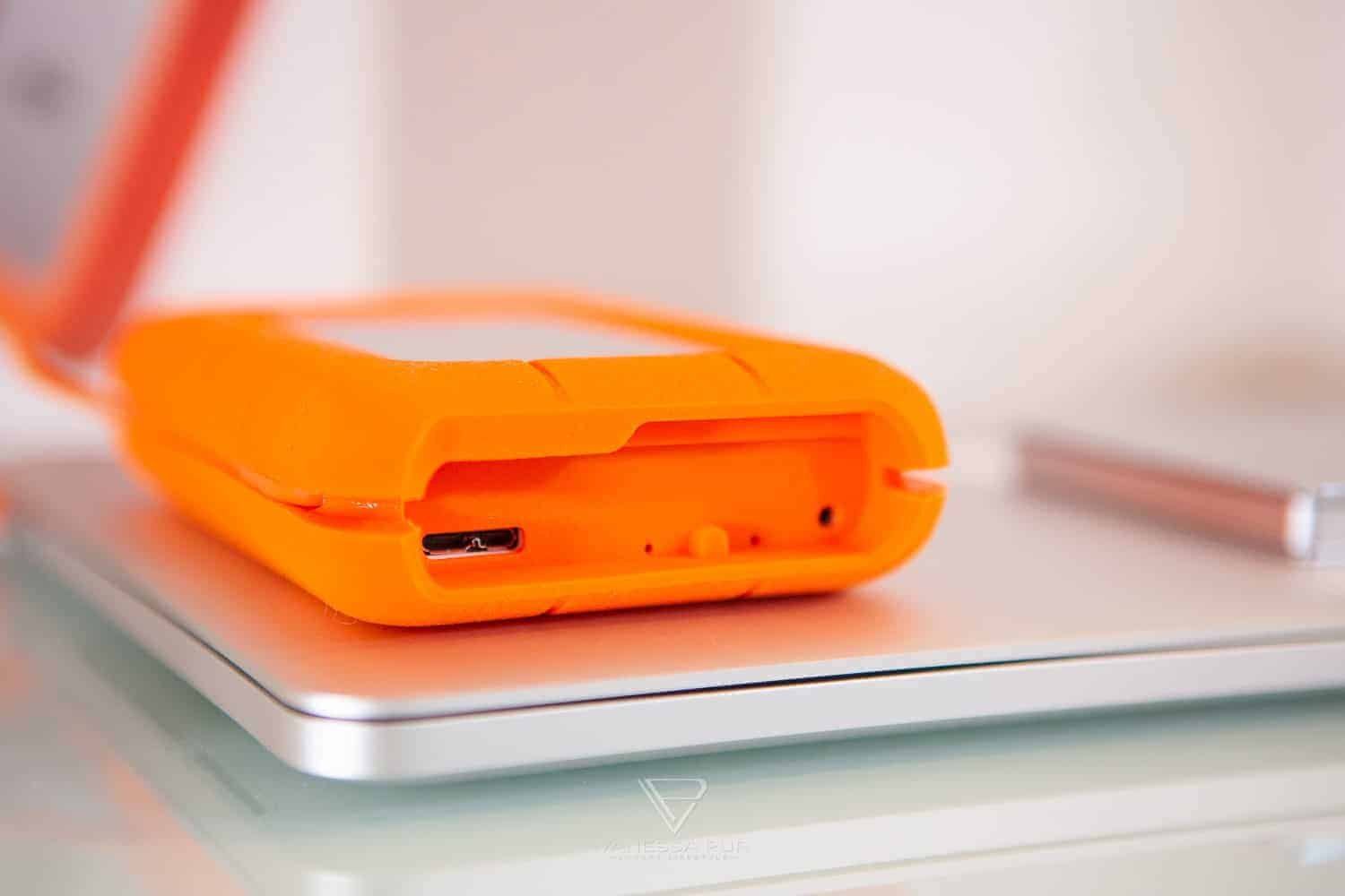 Beste externe Festplatte für YouTube und Videoschnitt - LaCie Rugged Raid 4TB im Test - Beste Festplatte extern für YouTube - Womit Videos speichern bei Videos - Thunderbolt Festplatte LACIE Raid 4TB im Test - Geschwindigkeit Thunderbolt USB3 im Vergleich - Vorteile für YouTuber