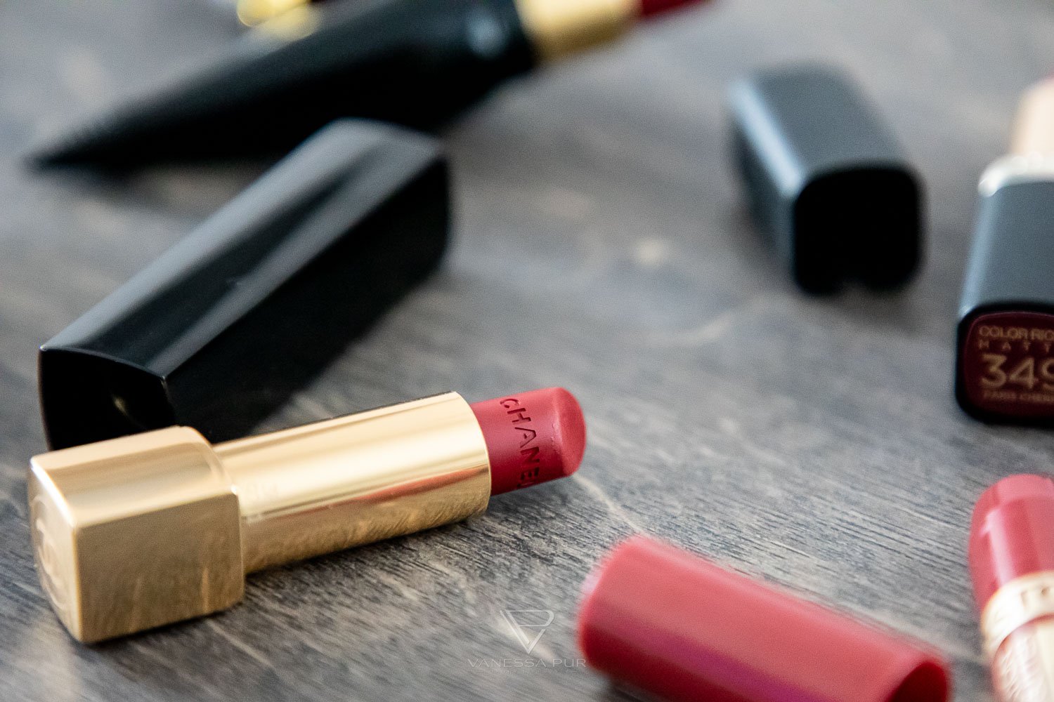 Rote, matte Lippenstifte - beste matte Farben für rote Lippen - Top 5 rote Lippenstifte im Test vom MAC, Louboutin bis Chanel