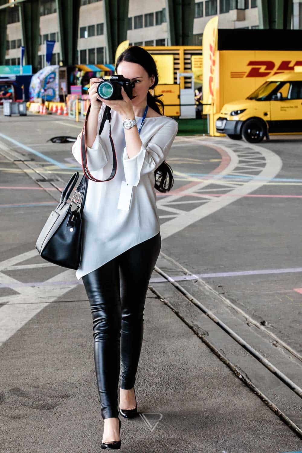 Vanessa Pur BMW i8 Fahrerlebnis auf der Formel E Rennstrecke in Berlin - Rennstrecke & Fahrerlebnis - HarmanKardon GetElectrified Formel E Grand Prix Berlin - BMW Motorsport Event und Driving Experience mit BMW i8 ECar