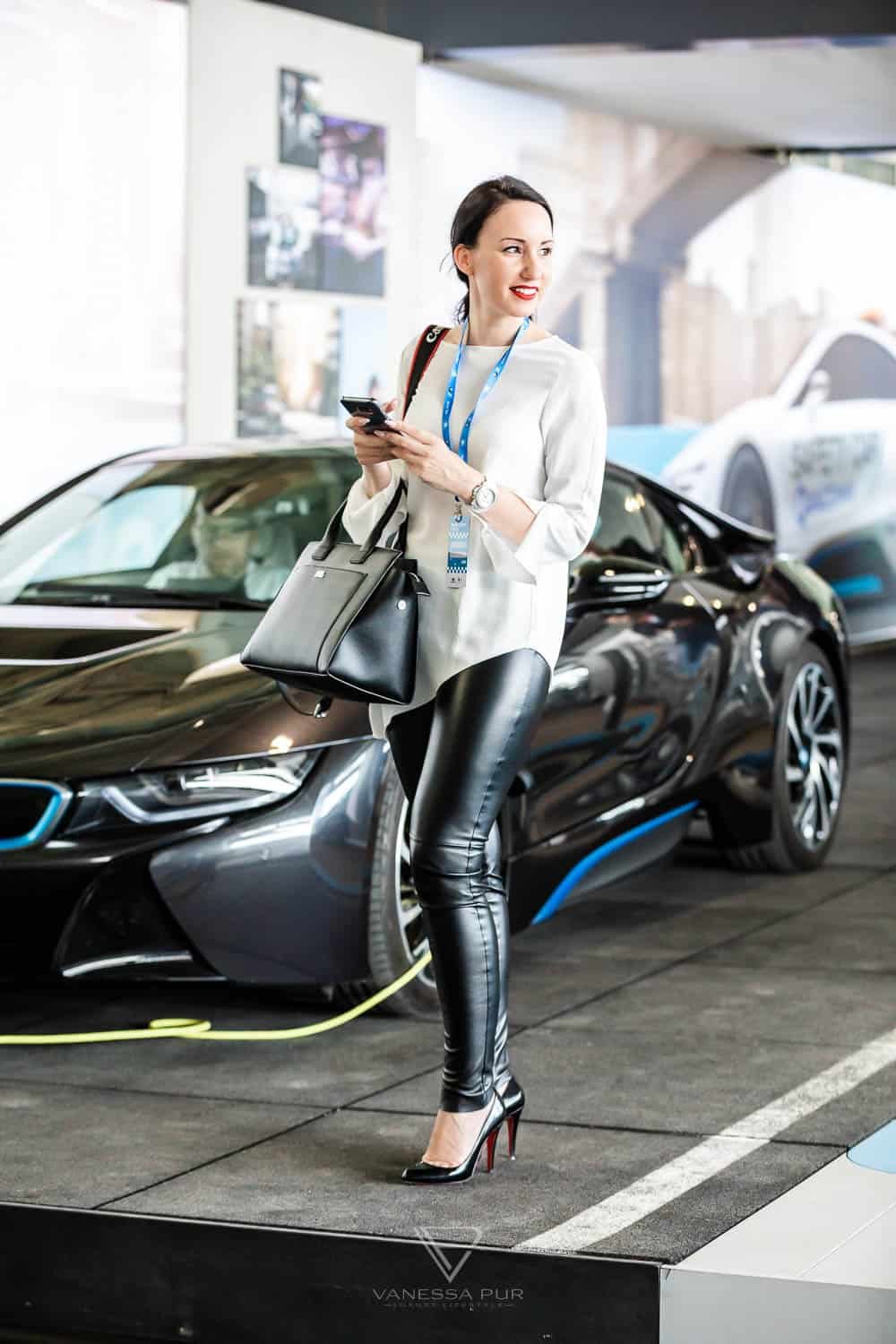 Vanessa Pur BMW i8 Fahrerlebnis auf der Formel E Rennstrecke in Berlin - Rennstrecke & Fahrerlebnis - HarmanKardon GetElectrified Formel E Grand Prix Berlin - BMW Motorsport Event und Driving Experience mit BMW i8 ECar