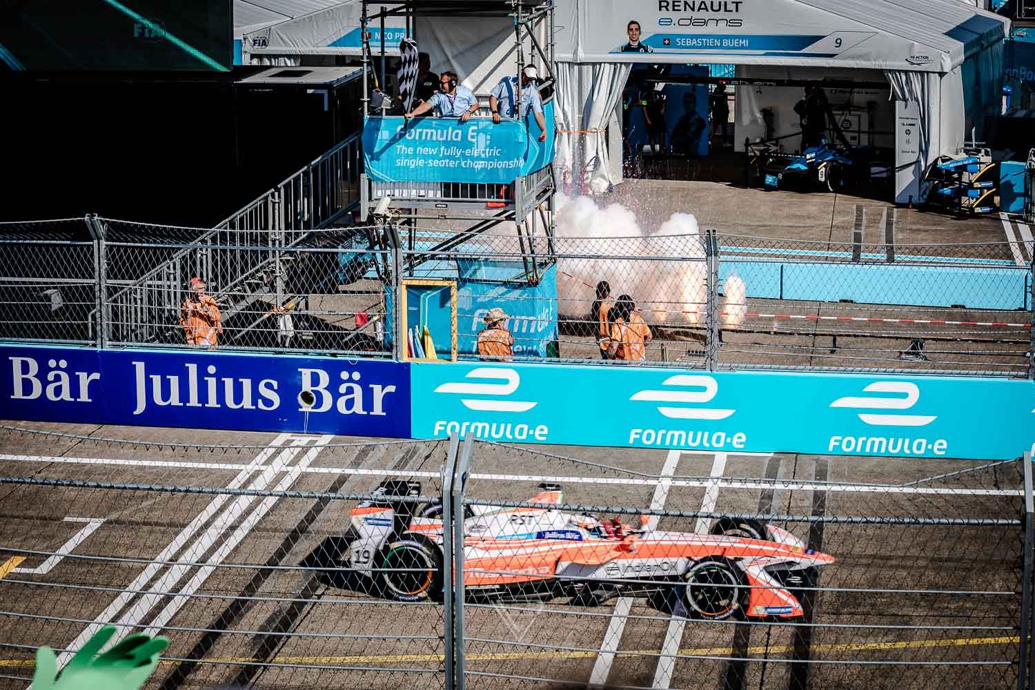 Formel E Rennen in Berlin - Flughafen Tempelhof - VIP bei MS Amlin Andretti Racing Team - FIA Formula E - Electric Streetracing - Grid Girl - Speed Event Motorsport Event Blogger