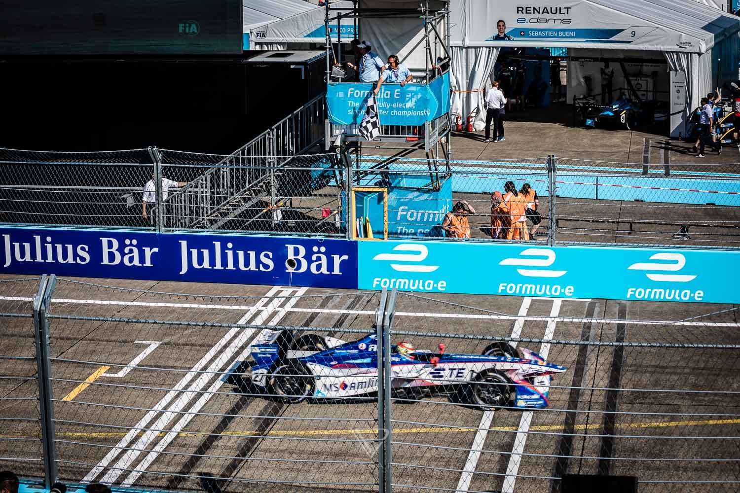 Formel E Rennen in Berlin - Flughafen Tempelhof - VIP bei MS Amlin Andretti Racing Team - FIA Formula E - Electric Streetracing - Grid Girl - Speed Event Motorsport Event Blogger