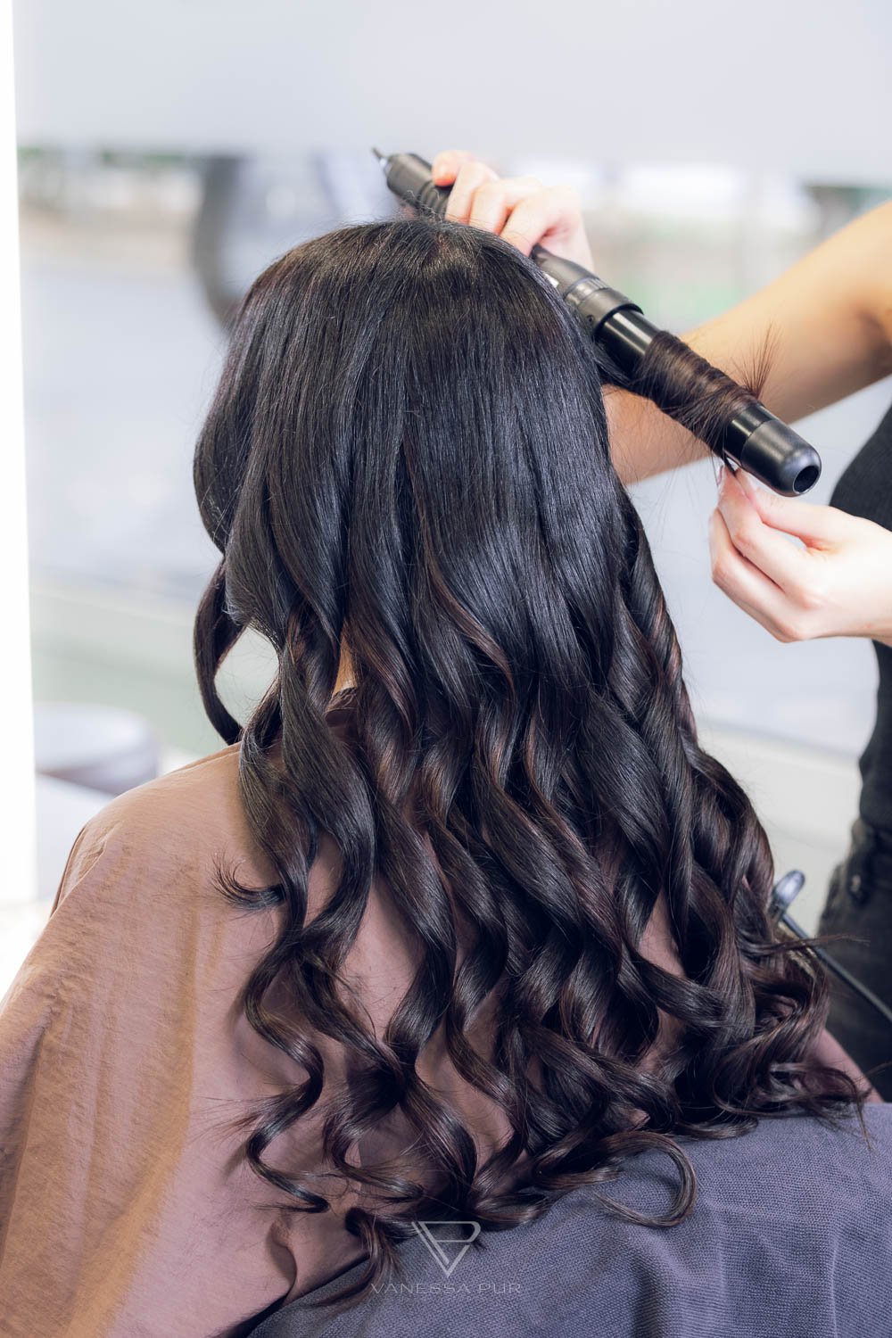 Erfahrung bei Melina Best Friseur, Extensions Fragen & Geschenkidee - Extensions und Haarverlängerungen - Fragen zur Haarverlängerung und Haarverdichtung - Tapes oder Bondings - was muss man beachten, Pflege und Dauer, Kosten und Erfahrung - Melina Best in Köln