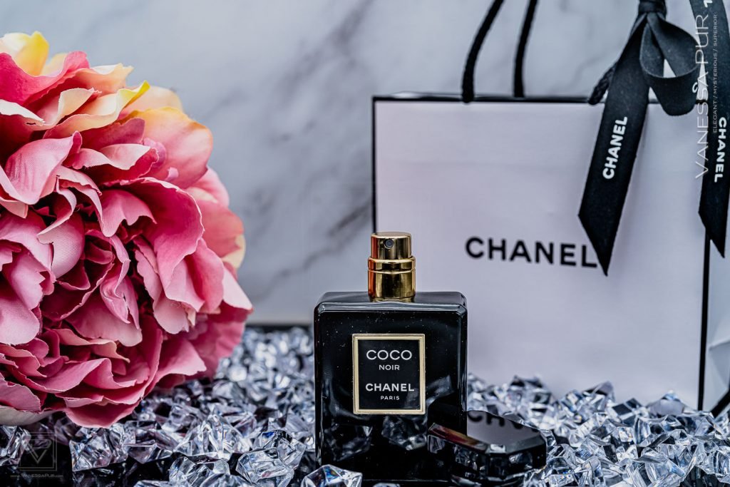 Duft vom Chanel Coco Noir Parfüm für die elegante Seite der Weiblichkeit. Sinnlich und warm mit Faszination und Anziehungskraft. Schwarz gold