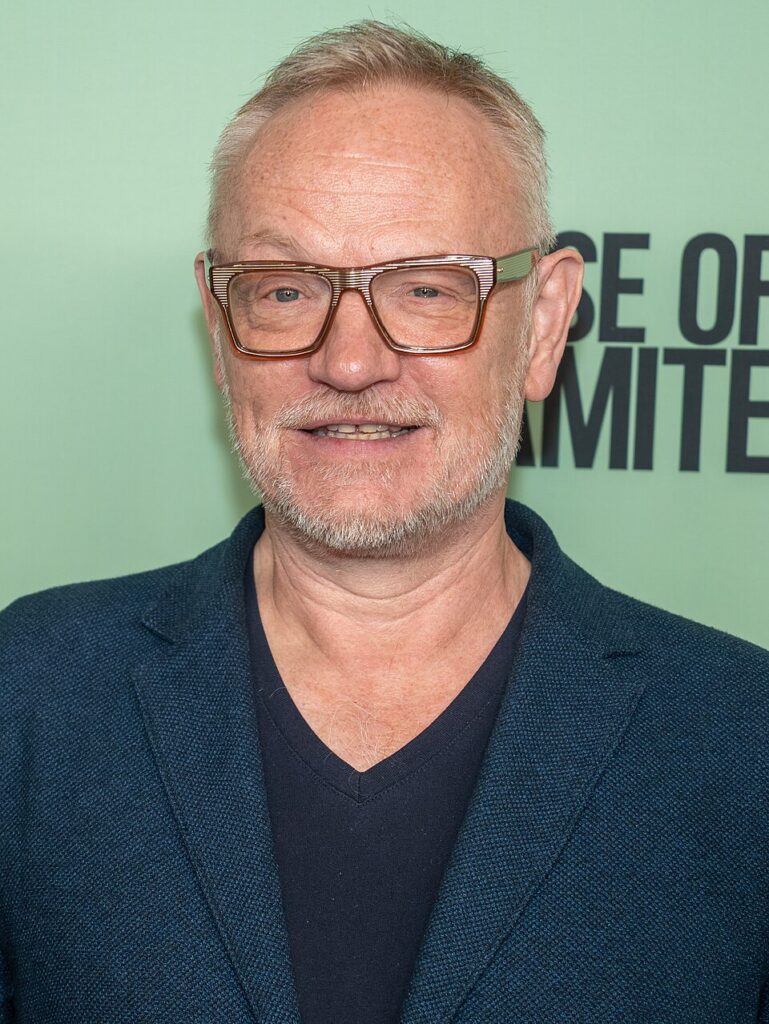 Foundation: Jared Harris & Lee Pace Lead Apple TV+’s Sci-Fi Epic